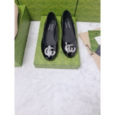 Gucci Flat Shoes